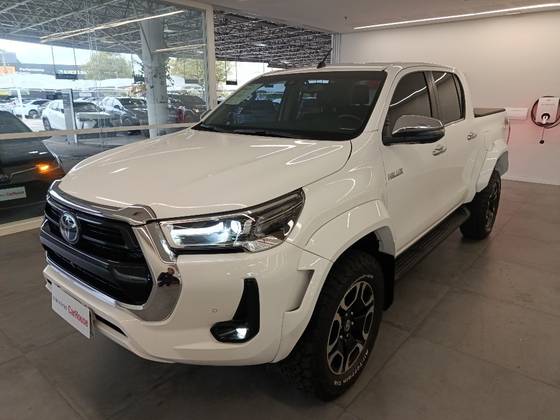 TOYOTA HILUX 2.8 D-4D TURBO DIESEL CD SRX PLUS 4X4 AUTOMÁTICO TOYOTA HILUX 2.8 D-4D TURBO DIESEL CD SRX PLUS 4X4 AUTOMÁTICO